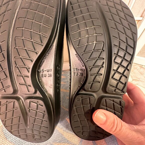 OOFOS OOahh Recovery Sandals Sport Slide On Black Women’s Size 7 - Picture 6 of 12